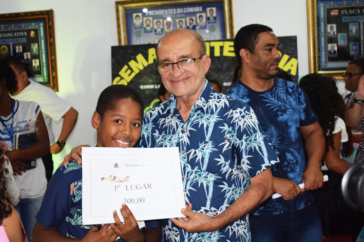 A poesia “O Livro” do estudante Eduardo de Jesus foi a vencedora da 3ª Semana Literária em Baixa Grande