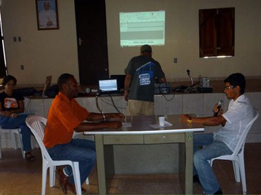 Adapta Sertão realiza oficina de radiojornalismo com comunicadores da Baixa Grande FM