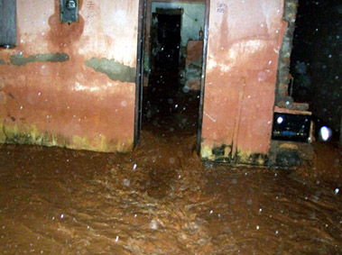 Chuvas alagam ruas de Baixa Grande e causam transtornos à população