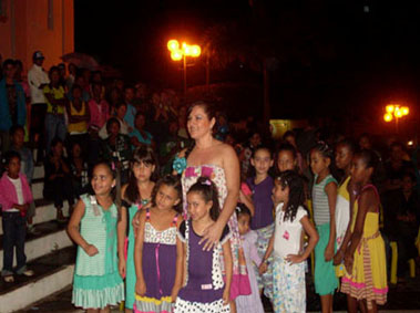 Loja Café & Cia Moda Mania realiza desfile de moda Primavera-Verão