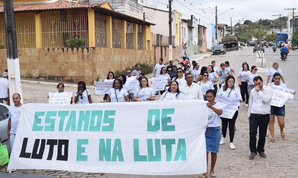 Professores voltam a fazer manifestações pelas ruas de Baixa Grande