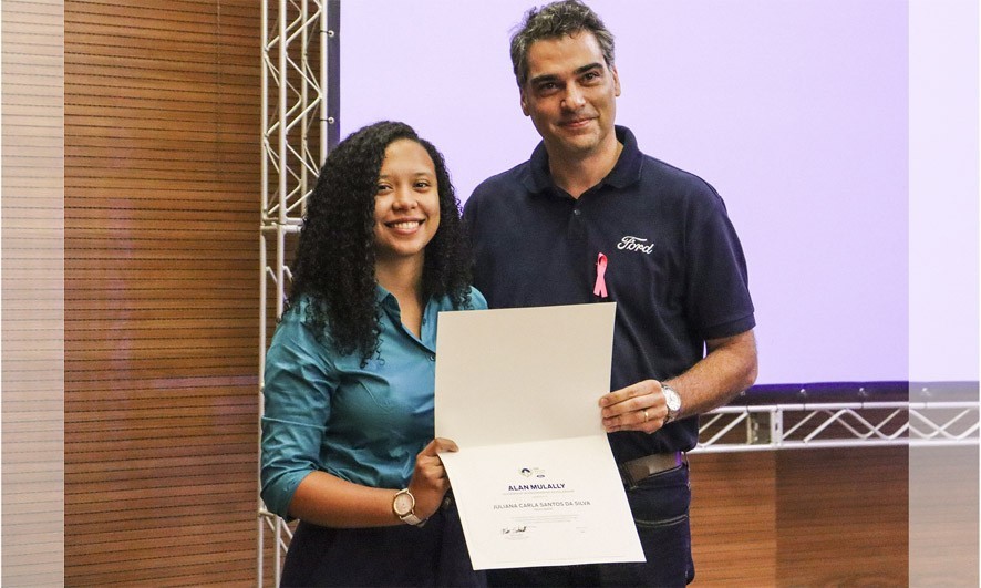 Estudante da Bahia vence prêmio global de engenharia da Ford