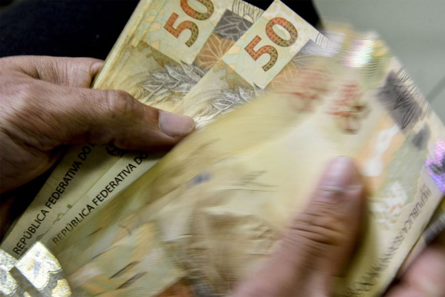 Salário mínimo de R$ 1.320 começa a valer hoje