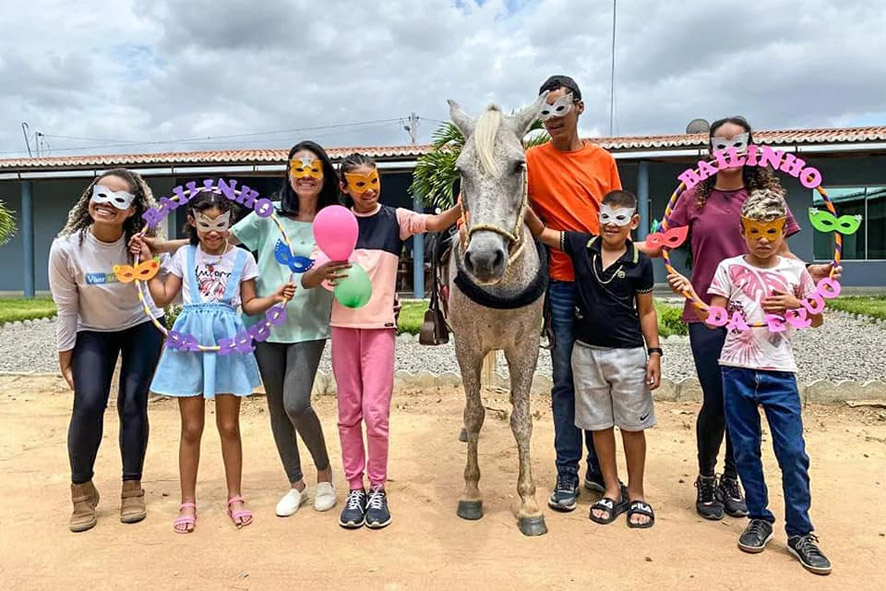 O Bloquinho da Equoterapia animou a criançada em Capim Grosso