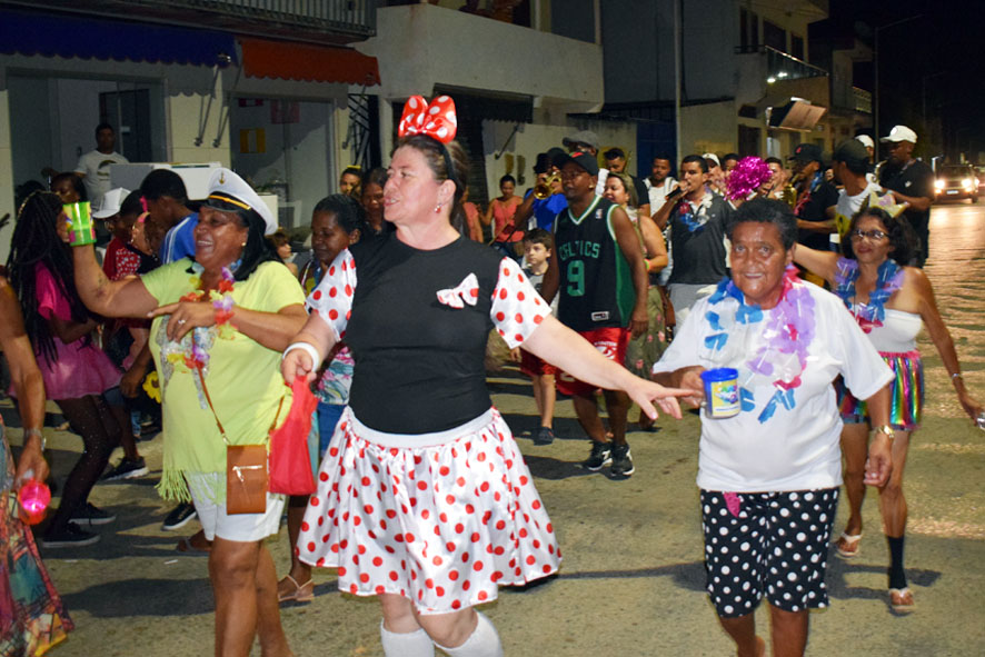 Resgatando as Tradições, população de Mundo Novo – BA comemora o carnaval 2023 com desfila pelas ruas da cidade