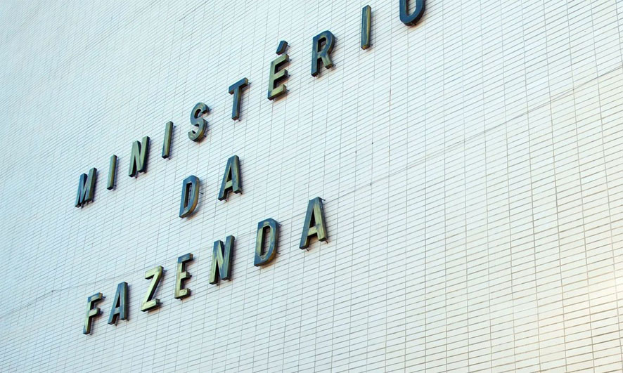 Fazenda reduz previsão oficial de crescimento do PIB para 1,61%