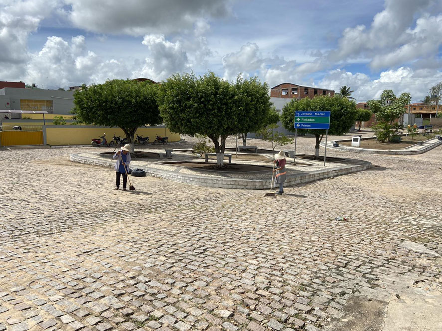 Governo do Trabalho Cuidando de Capela do Alto Alegre
