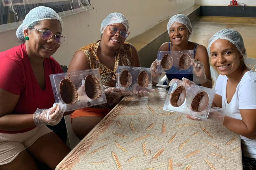 Prefeitura de Várzea do Poço ofereceu oficina de Confecção de Ovos de Páscoa