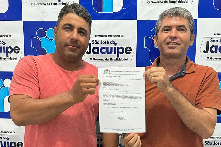 Prefeito de São José do Jacuípe protocola na câmara projeto de Lei com reajuste de 14,95% no salário dos Educadores