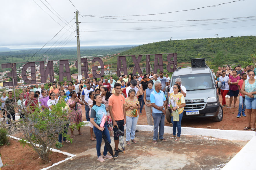 Católicos promove Via-Sacra com subida ao Monte do Cruzeiro em Baixa Grande