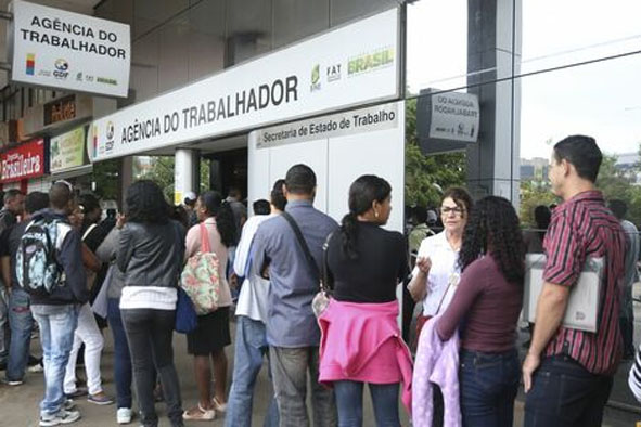 Taxa de desocupação no Brasil fica em 8,8% no primeiro trimestre de 2023