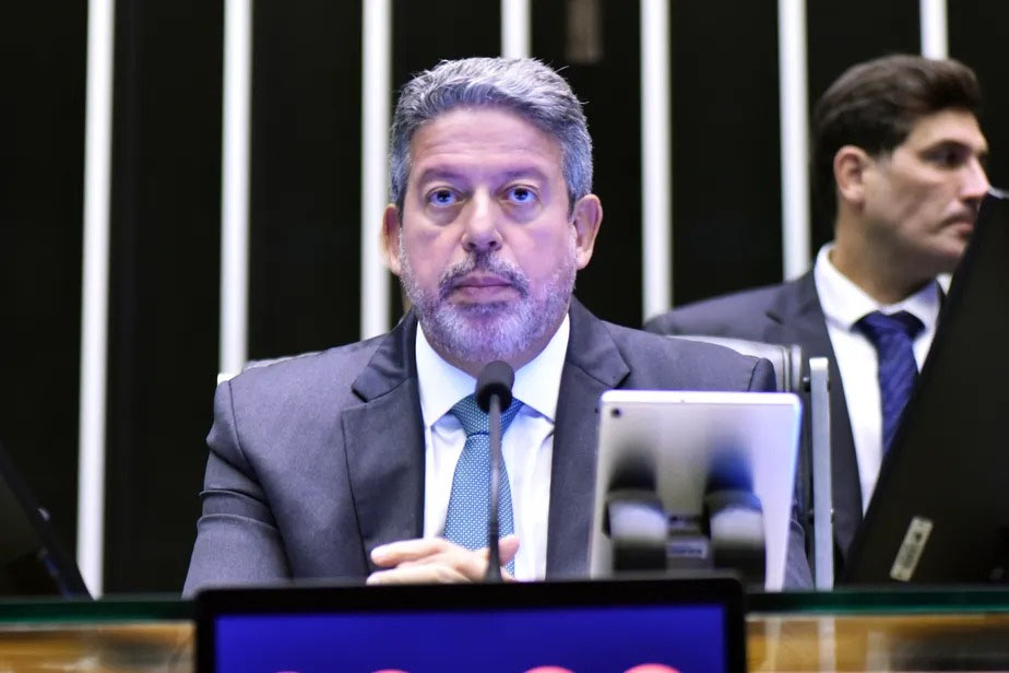 Lira armou uma arapuca, e o governo caiu