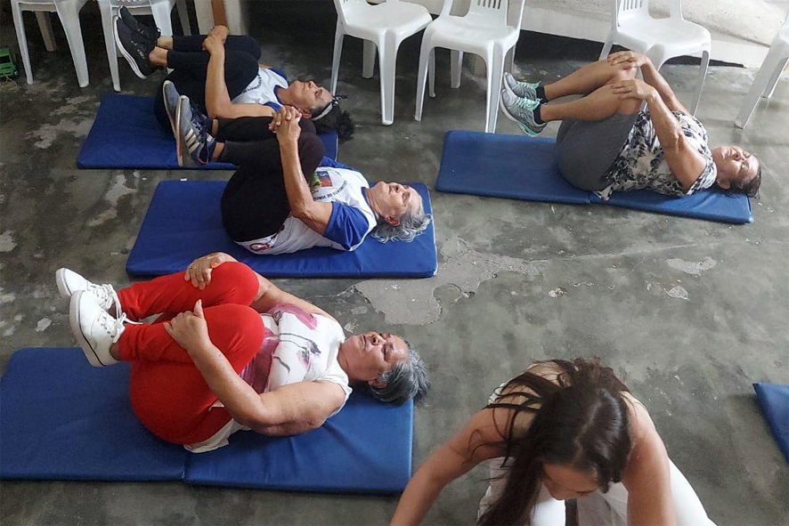 Idosos participam de aula funcional em Capela do Alto Alegre