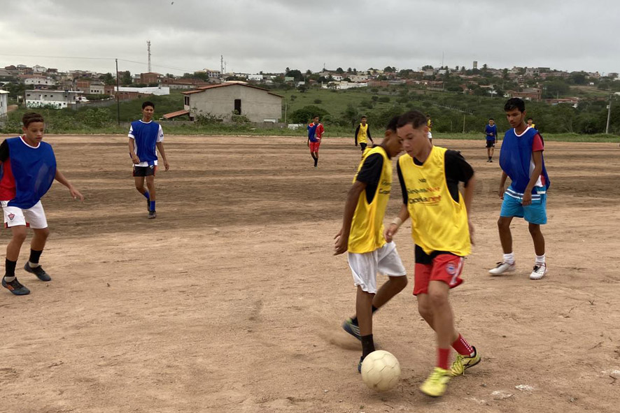 Esporte e família! Investir no esporte também é a garantia de que os laços são reforçados dentro e fora do campo em Capela do Alto Alegre