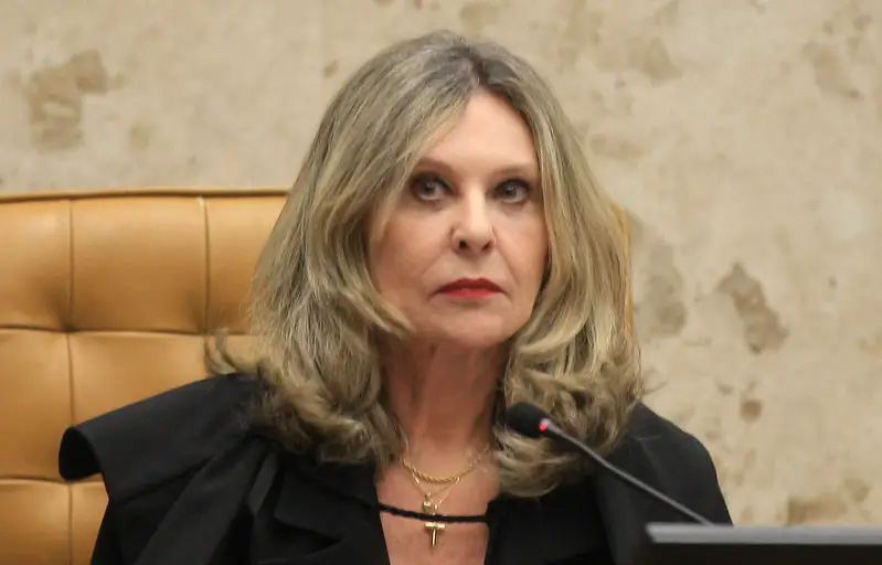 Lindôra Araújo acusa Moraes de autorizar procedimentos ilegais