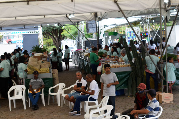 Iniciada a II Feira Agroecológica e Cultura Popular de Baixa Grande