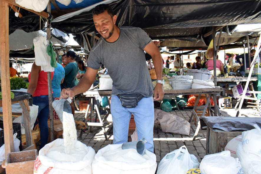 CaturebaTV registra a Feira Livre de Baixa Grande