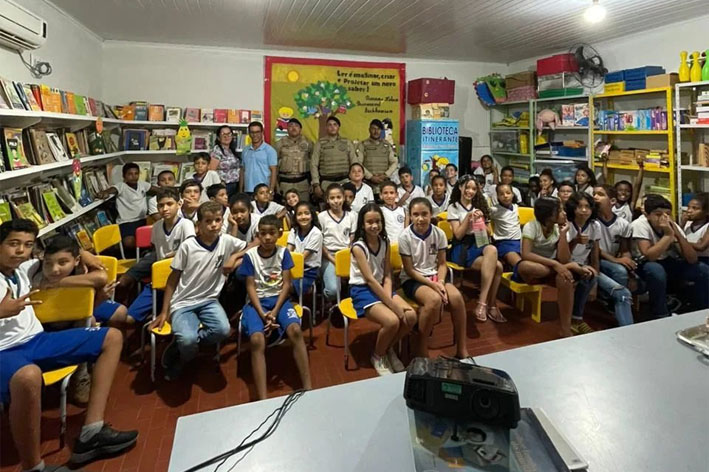 Policiais da 90ª CIPM falam sobre os males das drogas em Escola de Capela do Alto Alegre