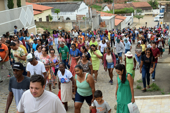 Paróquia de Baixa Grande promoveu no domingo (24) a Caminhada Bíblica 2023