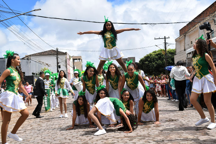 Com participação de três fanfarras é realizado o Desfile da Independência em Baixa Grande