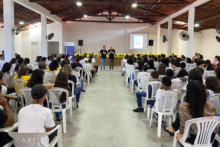 Setembro Amarelo 2023 | Psicólogo palestra para 900 jovens em Capela do Alto Alegre