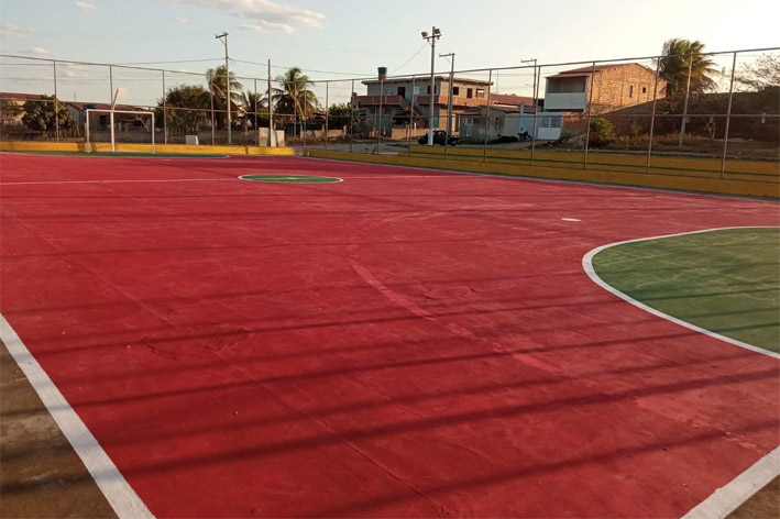 Recursos Próprios: Prefeitura de Capela do Alto Alegre reforma Quadra de Ipiraí