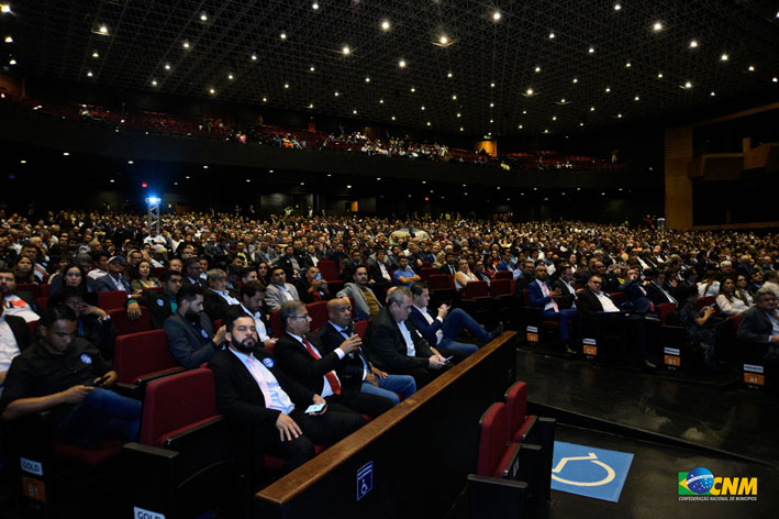 Mobilizados, prefeitos se reúnem novamente no Centro de Convenções para definir estratégias e elencar resultados