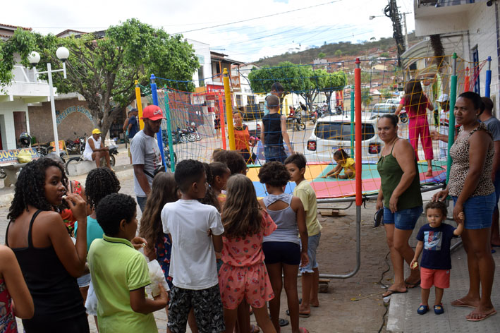 Em semana das Crianças, Farmácia Líder promove uma manhã de festa pra criançadas em Baixa Grande