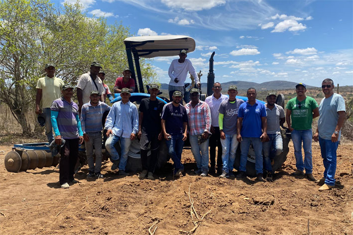 Mais uma turma de Tratoristas formada! Através d curso do SENAR e Instituto Agrovida
