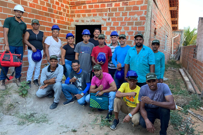 Mais 15 eletricistas rurais de Baixa Grande prontos para atuar na área