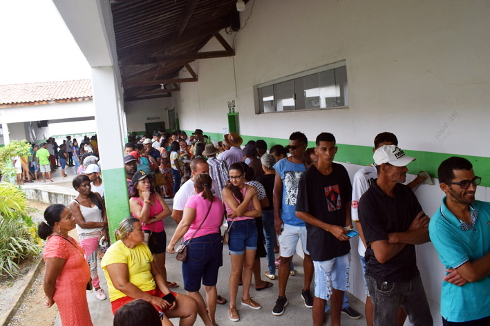Público lota escola nas primeiras horas de votação para o Conselho Tutelar em Baixa Grande