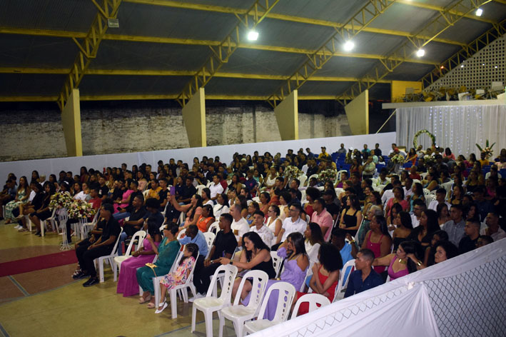Mais de 150 estudantes do José Ribeiro recebem certificado do Ensino Médio em Baixa Grande