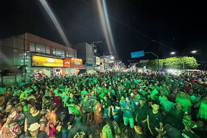 Comemoração dos 11 anos do Samba, lota a Praça Roberto Cintra em Ipirá