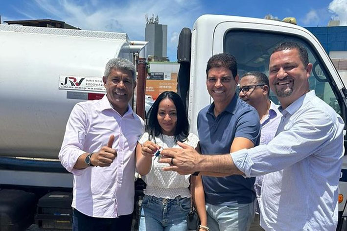 Associação de Produtores de Lagoa Queimada, comunidade de Baixa Grande ganha caminhão pipa