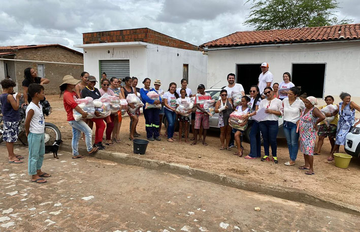 Prefeitura de Capela do Alto Alegre entrega Cesta Básica do Programa Bahia Sem Fome