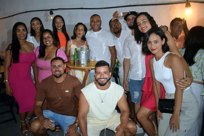 Com adoração a Deus e entre amizade, moradores de Baixa Grande dão boas-vindas a 2024