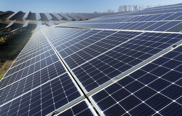 Energia solar gera R$ 180 bilhões em investimentos e contribui para a descarbonização