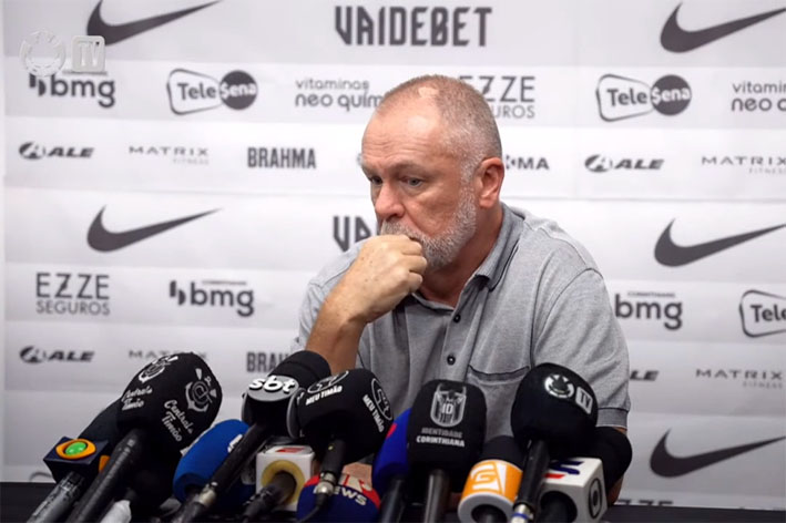 Em coletiva de Imprensa, Mano Menezes comenta sobre a note do Cuiabá FC após critica dele a Raniele