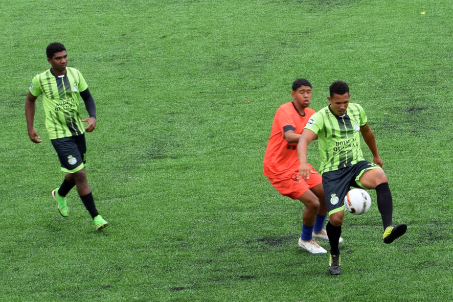 Estrela Vermelha vence Real City em amistoso e futebol em Baixa Grande