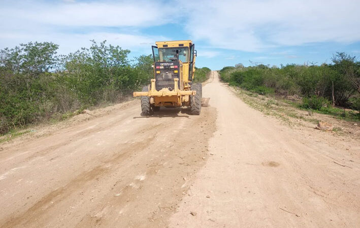 Secretaria de Infraestrutura realiza manutenção em estrada de Capela do Alto Alegre