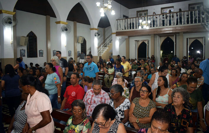 Fiéis lotam Igreja Matriz de Baixa Grande para a Missa de Cinzas e da Campanha da Fraternidade