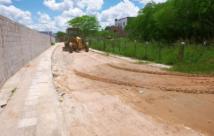 Prefeitura de Capela do Alto Alegre realiza patrolamento em ruas da sede