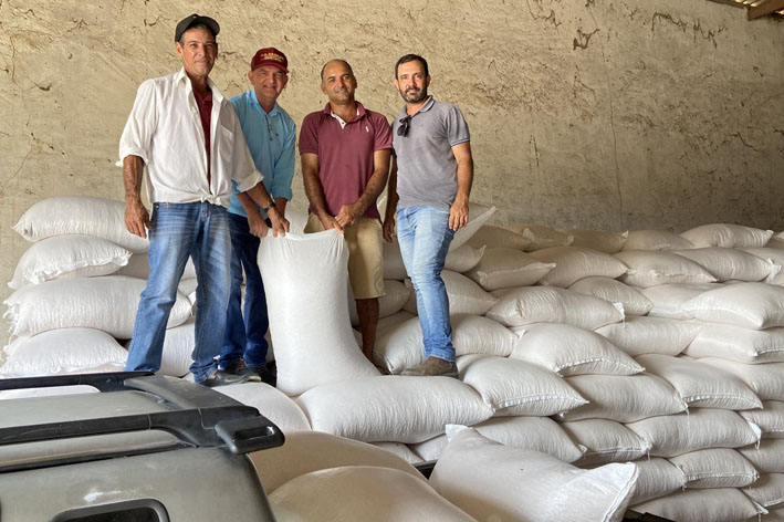 Prefeitura de Capela do Alto Alegre por meio do Governo do Estado realiza distribuição de milho