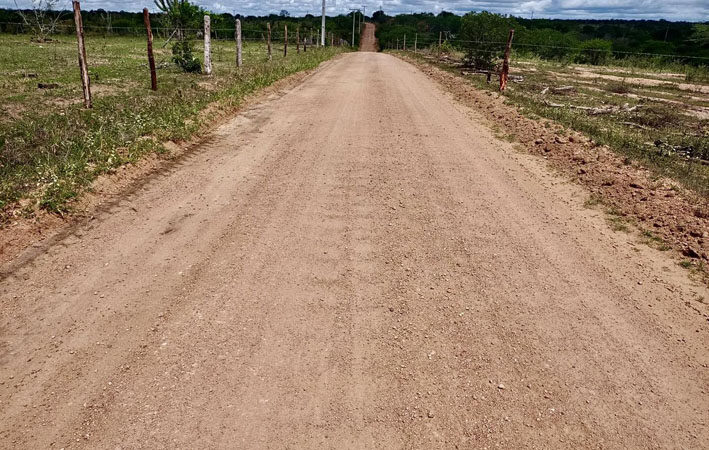 Recuperação de estradas vicinais em Capela do Alto Alegre