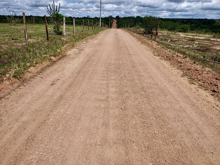 Recuperação de estradas vicinais em Capela do Alto Alegre