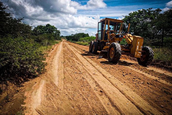 Prefeitura de Capela do Alto Alegre realiza Patrolamento de estradas: Região do Bispador