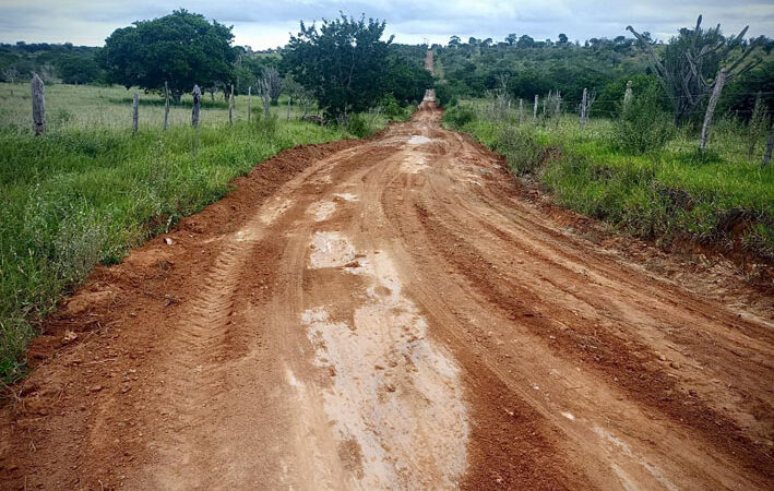 Prefeitura Municipal intensifica recuperação de estradas vicinais de Capela do Alto Alegre
