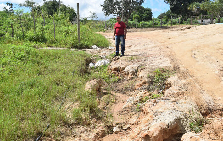 A pedido dos moradores, Vereador Aloisio vai ao Estaleiro e ver de perto a falta de manutenção das estrada por parte da prefeitura de Baixa Grande