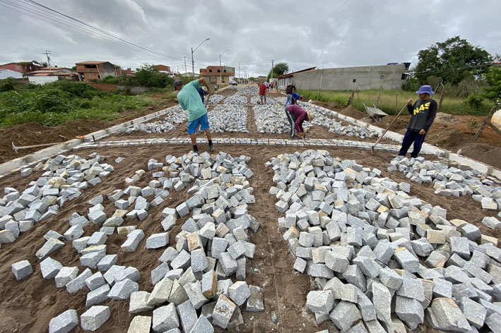 Evolução de Obra em Capela do Alto Alegre: Prolongamento de Pavimentação – Av. Antônio de Tibúrcio