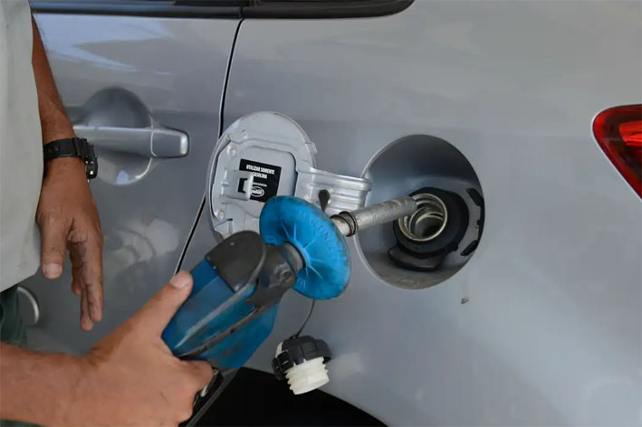 Petrobras reajusta em 7,12% preço da gasolina para distribuidoras